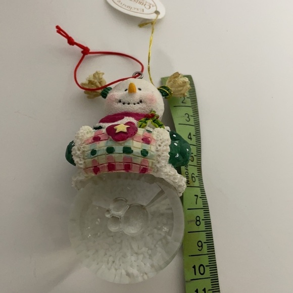 SNOW Woman Snow-globe Christmas Around the World - Picture 10 of 12